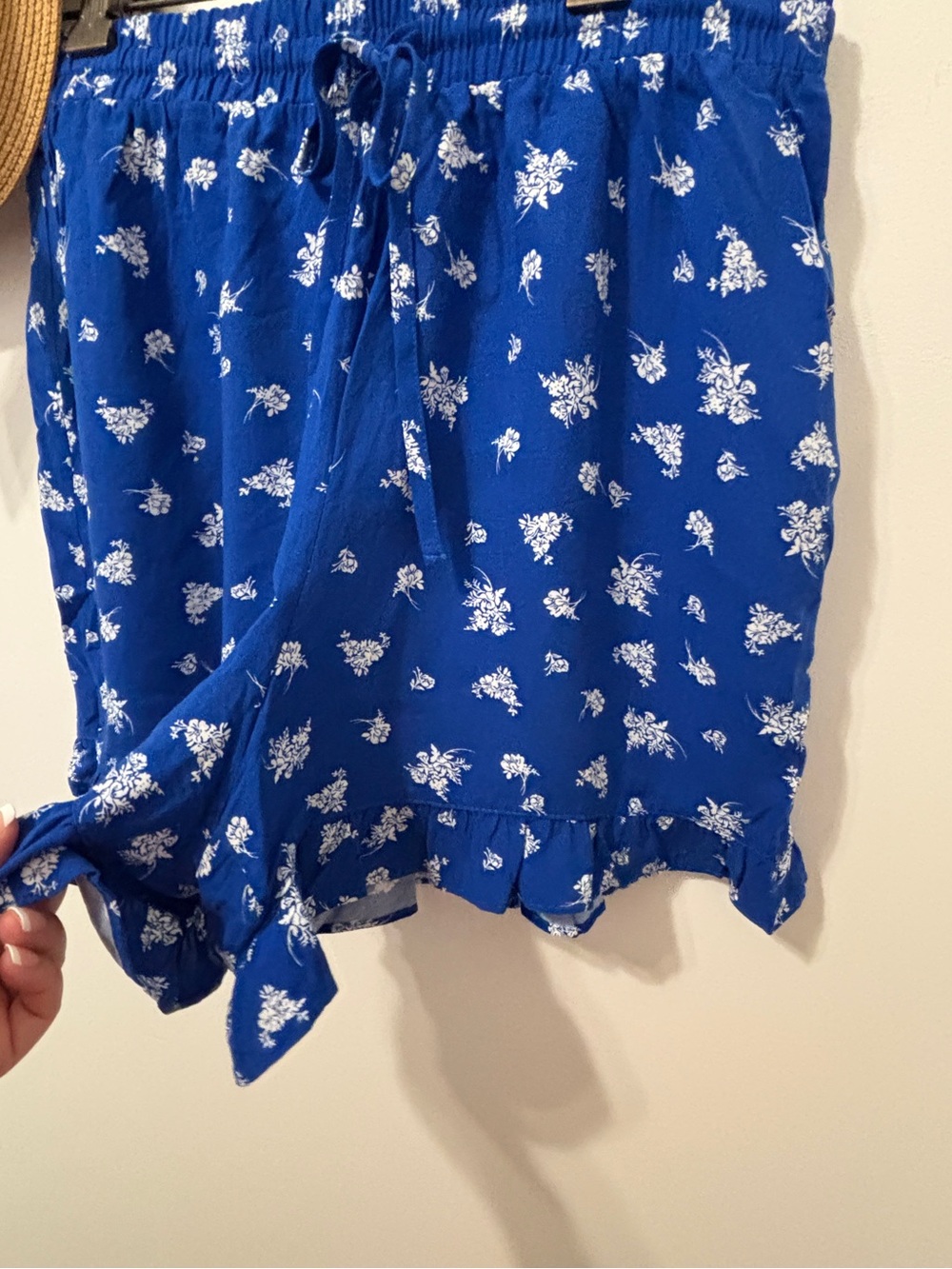 NWOT CeCe Ruffled Shorts - Picture 4 of 6